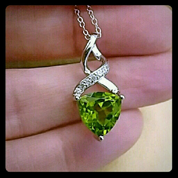 Jewelry - 4 CARAT PERIDOT  NECKLACE